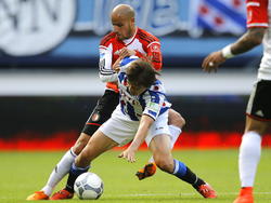Karim El Ahmadi (achter) duelleert met Simon Thern (voor) tijdens sc Heerenveen - Feyenoord. (21-05-2015)