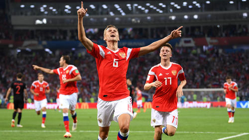 Cheryshev und ganz Russland jubeln nach dem 1:0