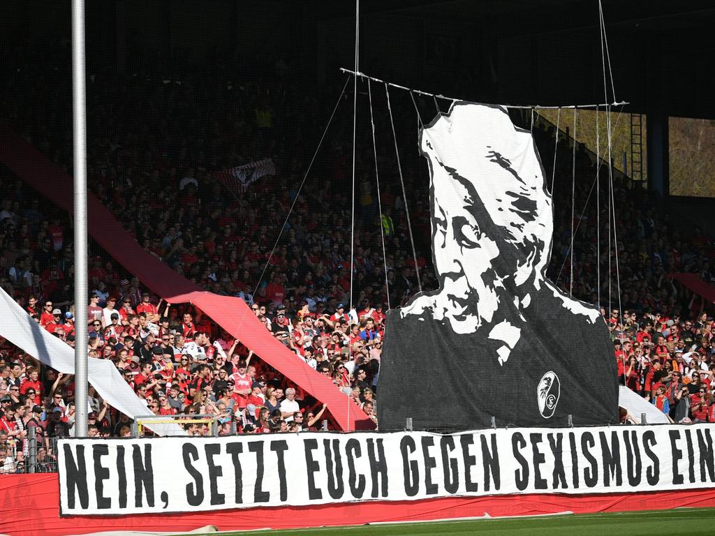 Im März 2019 setzen sich Fans des SC Freiburg mit einer Choreographie gegen Sexismus im Fußball ein