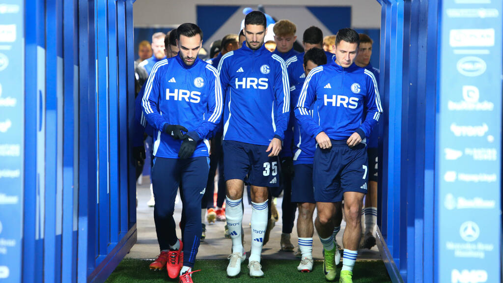 Marcin Kaminski (m.) hat beim FC Schalke 04 wohl keine Zukunft Marcin Kaminski (m.) hat beim FC Schalke 04 wohl keine Zukunft