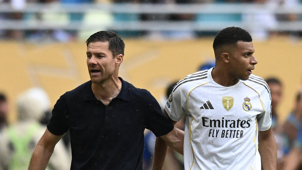 Kylian Mbappé (r.) soll schlecht auf Xabi Alonso zu sprechen sein Kylian Mbappé (r.) soll schlecht auf Xabi Alonso zu sprechen sein