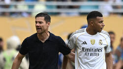 Kylian Mbappé (r.) soll schlecht auf Xabi Alonso zu sprechen sein