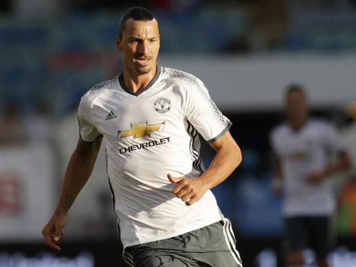 Zlatan Ibrahimović maakt zijn officieuze debuut voor Manchester United tijdens een oefenduel met Galatasaray. De aanvaller komt fraai tot scoren. (30-07-2016) Zlatan Ibrahimović maakt zijn officieuze debuut voor Manchester United tijdens een oefenduel met Galatasaray. De aanvaller komt fraai tot scoren. (30-07-2016)