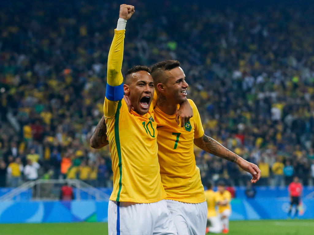 Neymar (l.) will Brasilien ins Finale führen