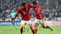 Robert Lewandowski (l.) und Thiago werden in Manchester gehandelt