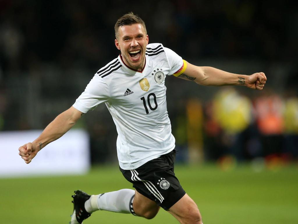 Podolski disputó su partido 130 con Alemania y marcó el gol número 49. (Foto: Imago)