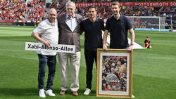 Xabi Alonso mit den Bayer-Bossen