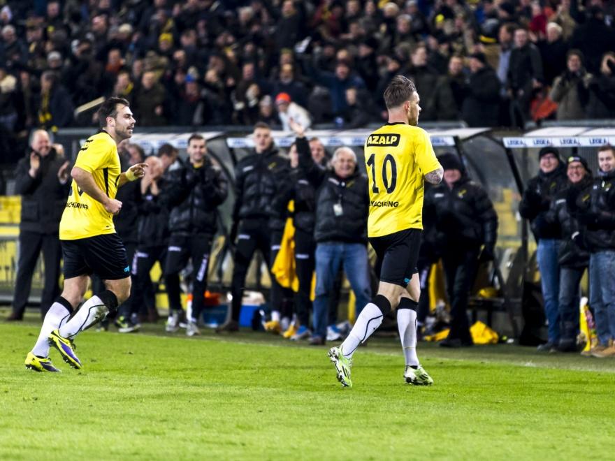 Kevin Brands (r.) zoekt samen met Kenny van der Weg het thuispubliek op na de 3-0 tegen FC Eindhoven. Brands schiet met ietwat geluk de derde treffer binnen. (18-01-2016)