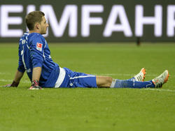 Frankfurts Kapitän Kevin Trapp stärkt Felix Wiedwald den Rücken