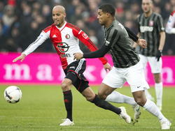 Karim El Ahmadi ontsnapt aan Darryl Lachman tijdens Feyenoord - FC Twente in de Eredivisie. (18-01-15)