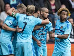 De spelers van Feyenoord komen bij elkaar nadat de Rotterdammers op een 0-1 voorsprong zijn gekomen tegen Heracles Almelo. (21-08-2016)