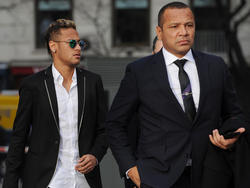 Neymar padre aseguró que su hijo está "tranquilo". (Foto: Getty)