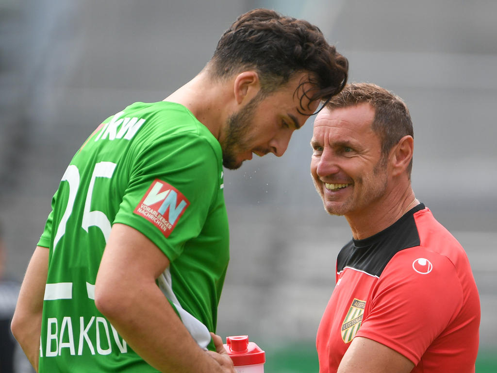 Haris Tabakovic zaubert Co-Trainer Martin Schneider ein Lächeln ins Gesicht