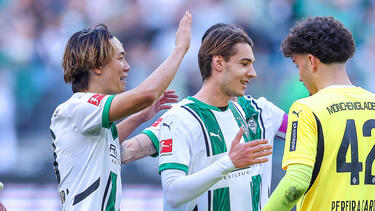 Wie geht es bei Gladbach mit Itakura (l.) und Neuhaus (M.) weiter?