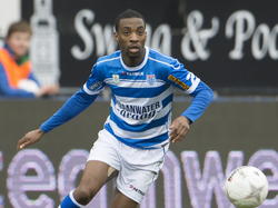 Giovanni Gravenbeek in actie tijdens SC Cambuur - PEC Zwolle. (16-1-2014)