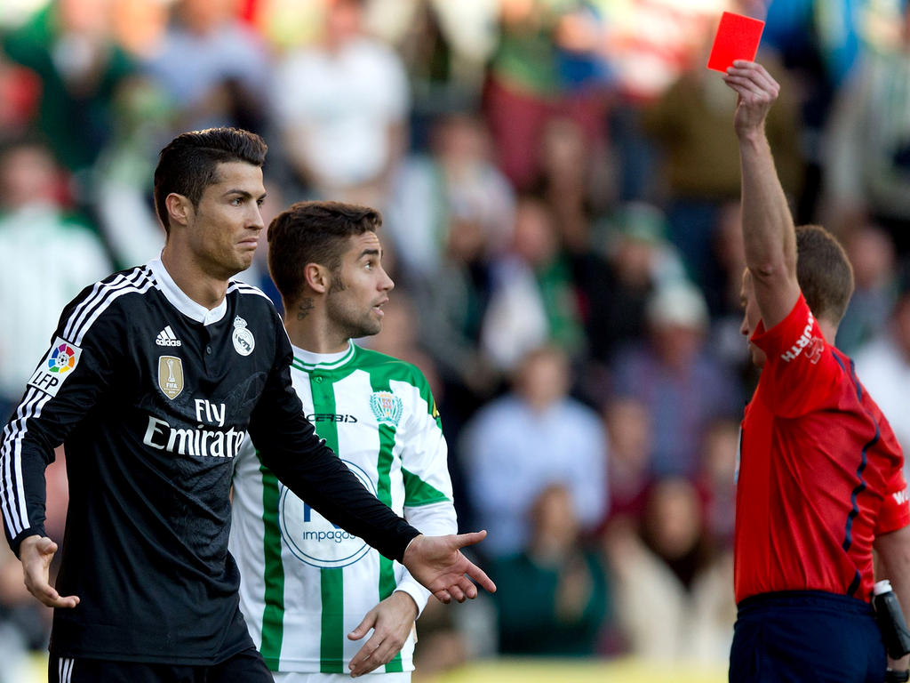 CR7 is shown the red card