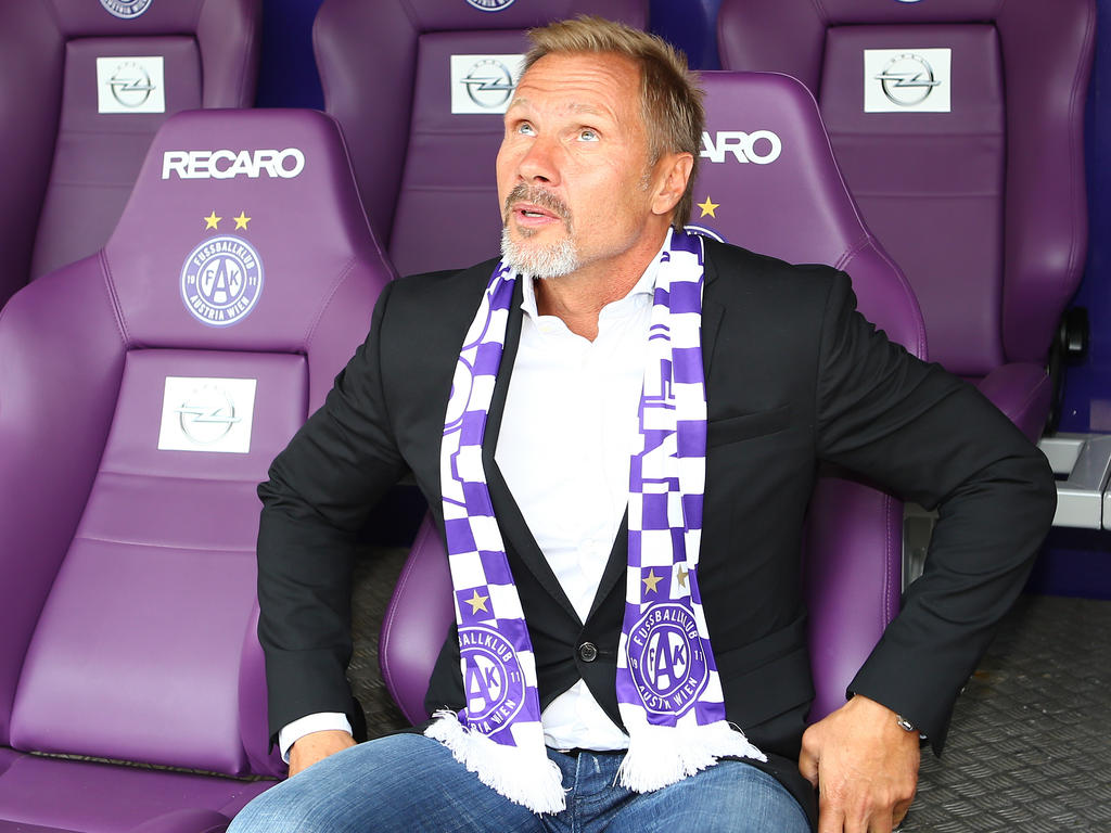 Thorsten Fink nimmt auf dem violetten Schleudersitz Platz