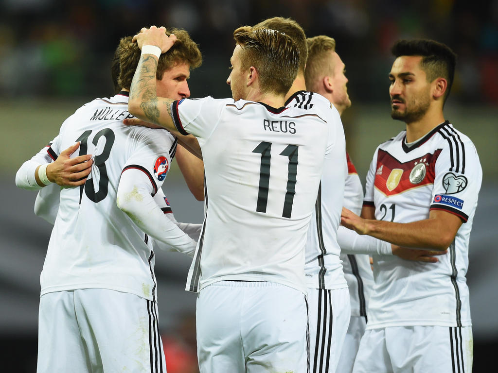 Los alemanes celebran el gol de Thomas Müller ante Georgia. (Foto: Getty)