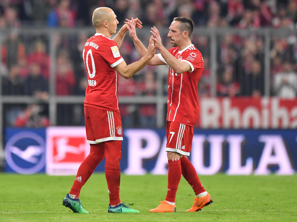 Arjen Robben und Franck Ribéry haben einen neuen Vertrag des FC Bayern vorliegen Arjen Robben und Franck Ribéry haben einen neuen Vertrag des FC Bayern vorliegen