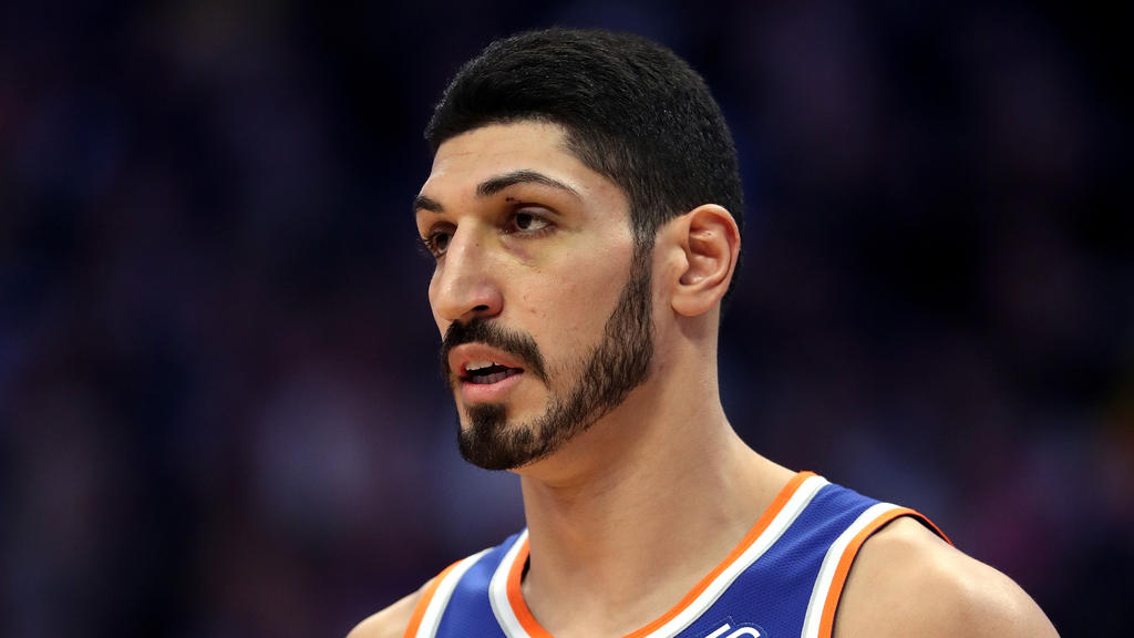Enes Kanter kritisiert den türkischen Staatspräsidenten Recep Tayyip Erdogan öffentlich Enes Kanter kritisiert den türkischen Staatspräsidenten Recep Tayyip Erdogan öffentlich