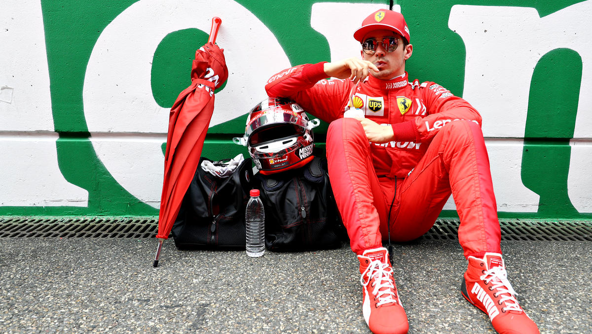 Ferrari-Pilot Charles Leclerc wird bisher als klarer Nummer-zwei-Fahrer behandelt Ferrari-Pilot Charles Leclerc wird bisher als klarer Nummer-zwei-Fahrer behandelt