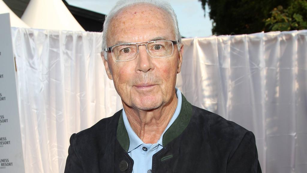 Ehrenpräsident Franz Beckenbauer lobt den FC Bayern