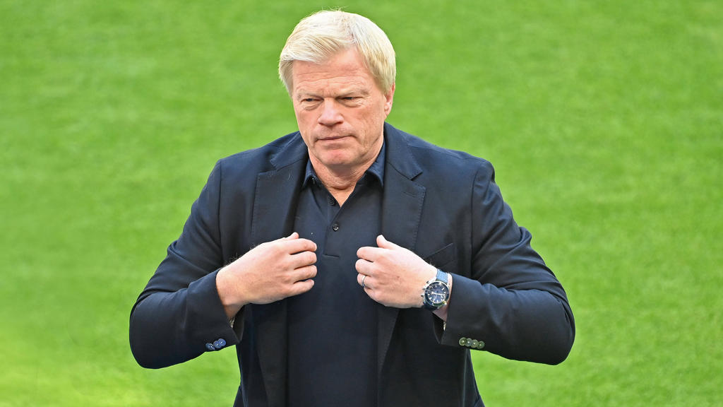 Oliver Kahn begrüßt Matthijs de Ligt beim FC Bayern