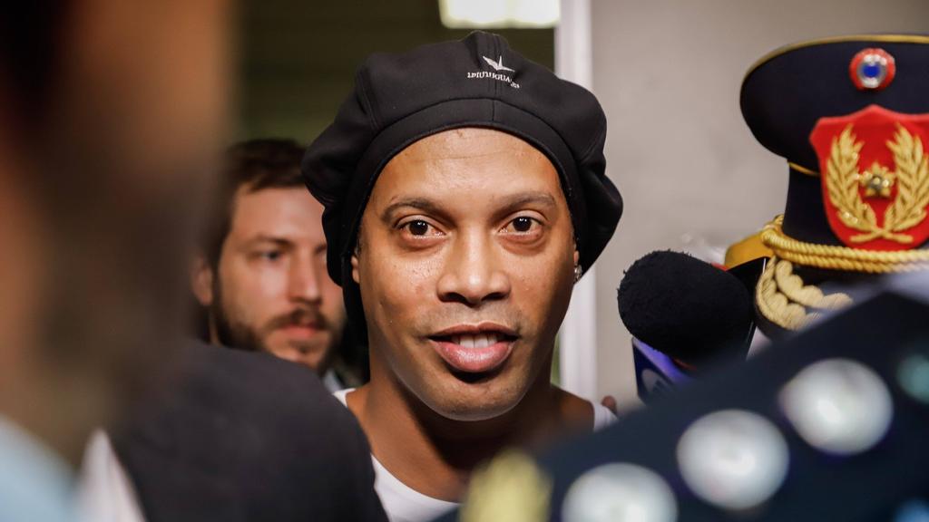Ronaldinho sitzt weiterhin in Untersuchungshaft