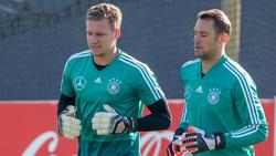 Für Bernd Leno ist Manuel Neuer (r.) der beste Torhüter der Welt