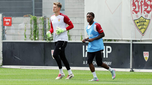 Justin Diehl (r.) könnte den VfB Stuttgart vorübergehend verlassen