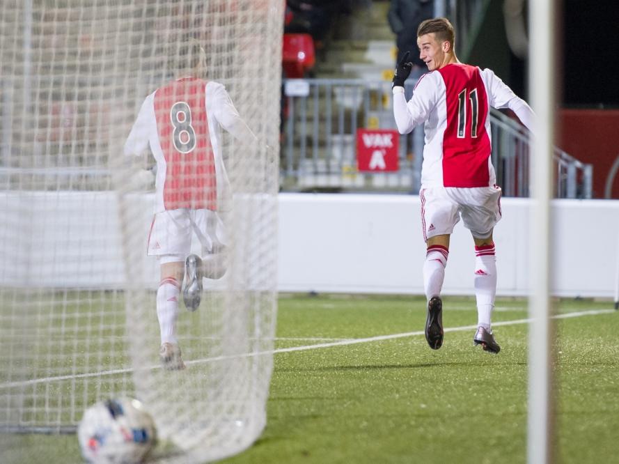 Ajax-aanvaller Vaclav Černý juicht nadat hij Jong Ajax op een 1-0 voorsprong heeft gebracht tegen NAC Breda. (25-01-2016)