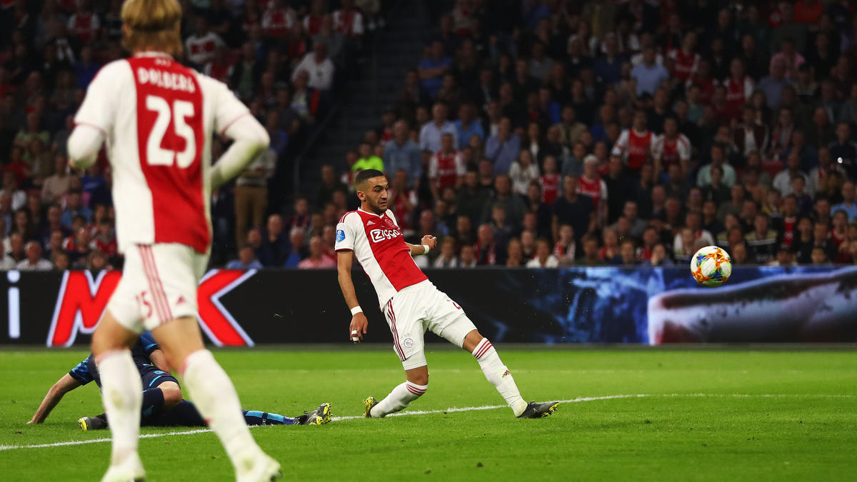 Hakim Ziyech wird nicht nur von BVB und FC Bayern unworben Hakim Ziyech wird nicht nur von BVB und FC Bayern unworben