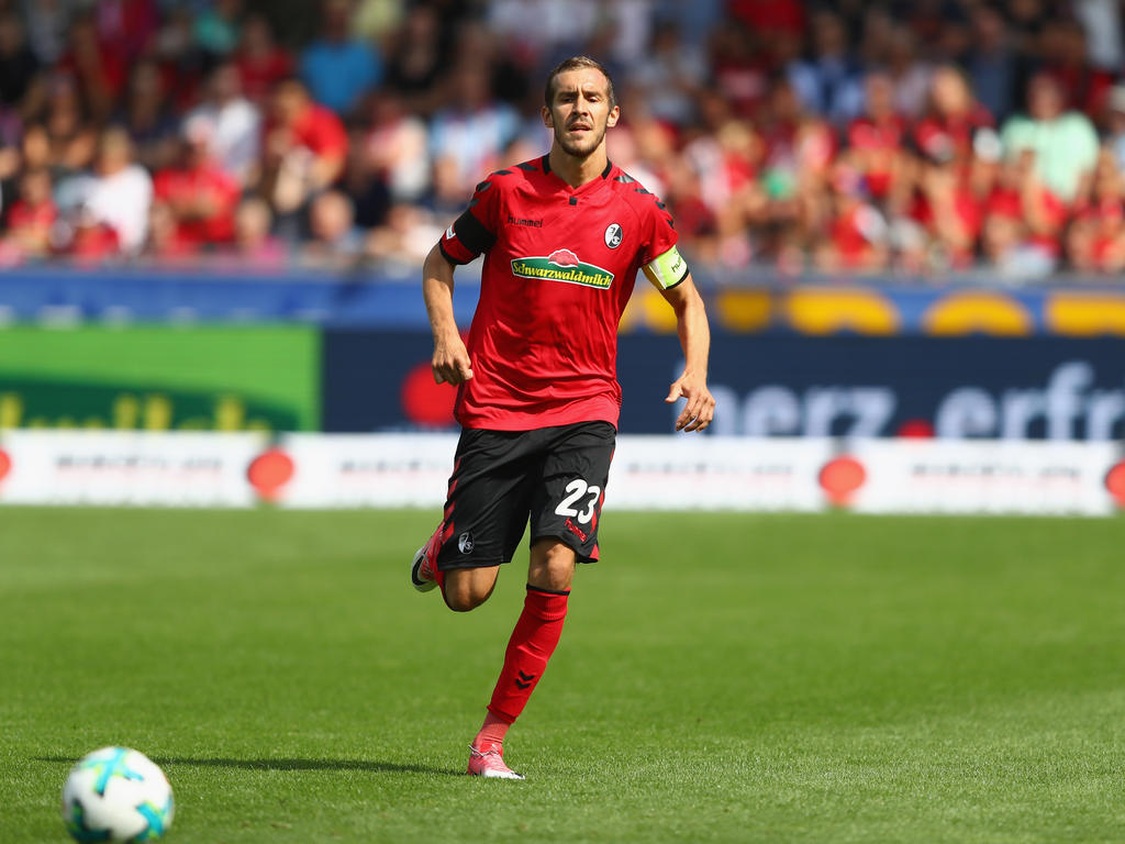 Hat in der Dreierkette des SC Freiburg seinen neuen Platz gefunden: Julian Schuster Hat in der Dreierkette des SC Freiburg seinen neuen Platz gefunden: Julian Schuster