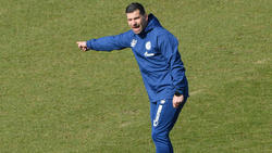 Wie will Dimitros Grammozis den FC Schalke wieder flott machen?