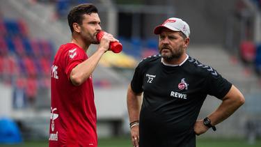 Kölns Jonas Hector (l.) und Trainer Steffen Baumgart.