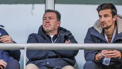 Klub-Legende Marc Wilmots (hier mit Vorstandschef Matthias Tillmann) ist bei Schalke der neue starke Mann im sportlichen Bereich