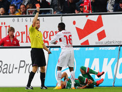 Ibrahima Traoré kassierte gegen den FC Augsburg die Rote Karte