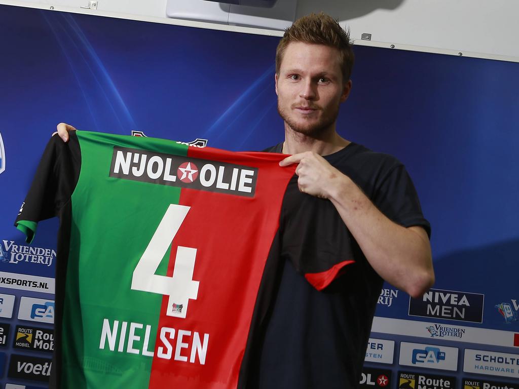 Lasse Nielsen wordt gepresenteerd als nieuwe speler van NEC. (31-1-2014)
