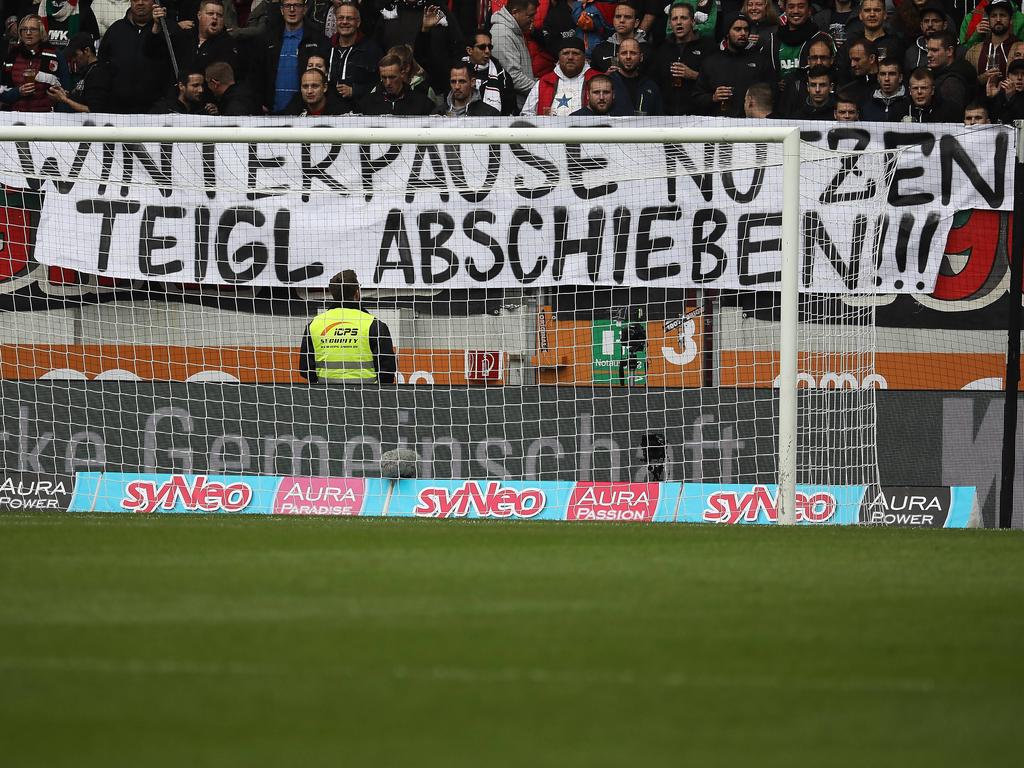 Die Augsburg-Ultras zeigten unschöne Banner