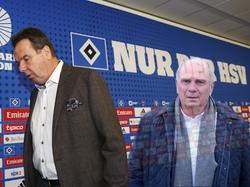 Heribert Bruchhagen (l.) hat Aussagen von Uli Hoeneß gekontert
