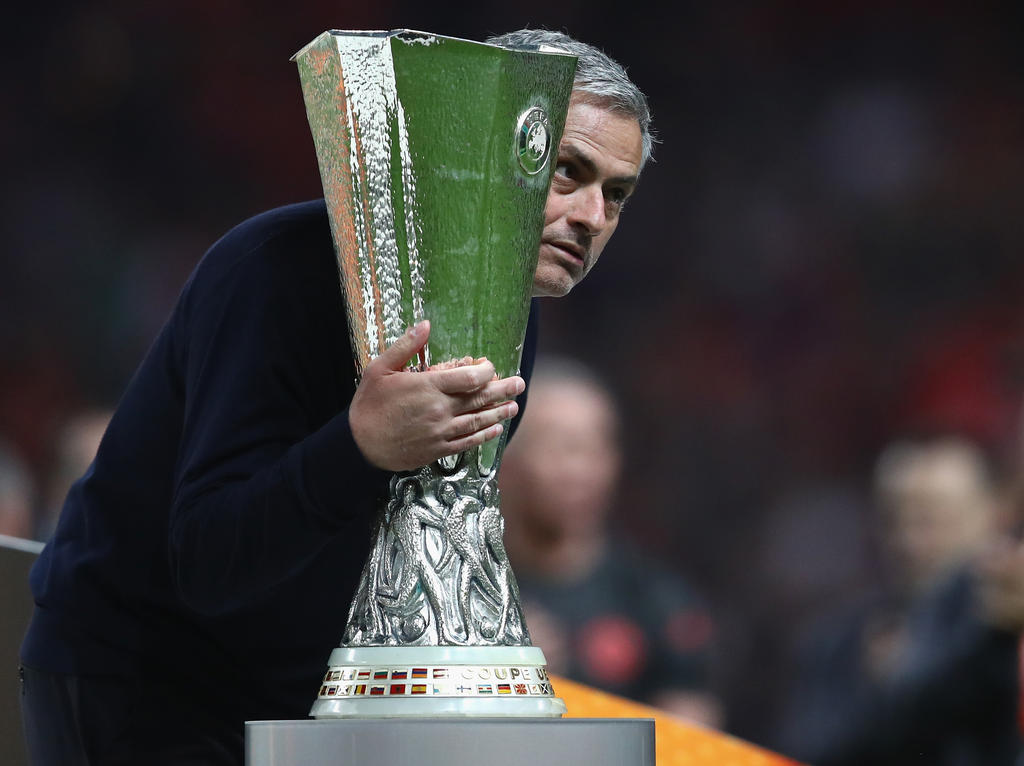 Mourinho und seine Stars haben den Pokal den Opfern der Terrorattacke gewidmet