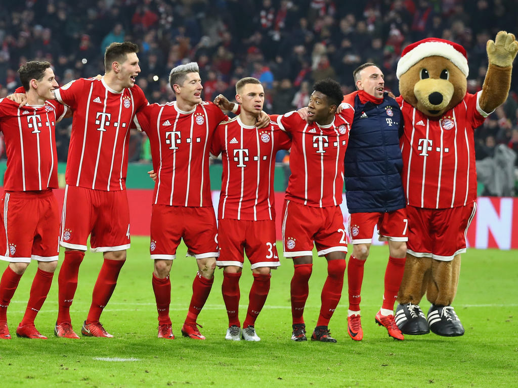 Nach dem Spiel konnten die Bayern-Profis mit ihren Fans feiern