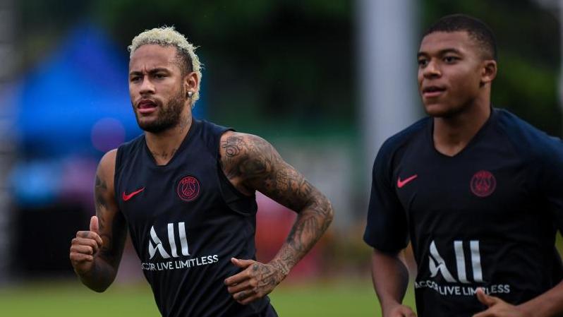 PSG-Star Neymar (l.) ist nach Verletzung wieder in guter Verfassung