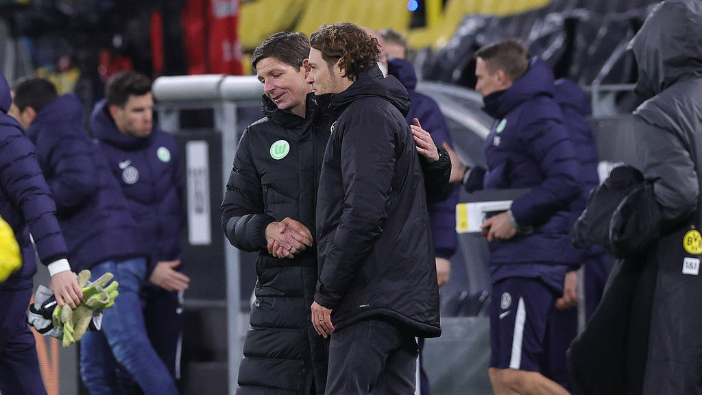 BVB-Coach Edin Terzic (r.) und Oliver Glasner vom VfL Wolfsburg werden bei Eintracht Frankfurt gehandelt