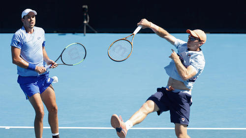 Andreas Mies (l.) steht mit seinem neuen Partner im Viertelfinale der Australian Open