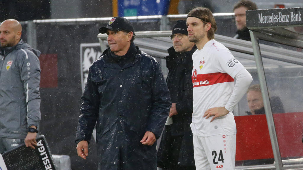 Abwehr-Star Borna Sosa (r.) vom VfB Stuttgart lobt Coach Bruno Labbadia