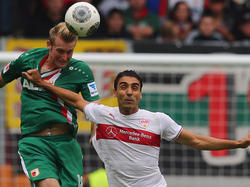 Stuttgarts Stürmer Mohammed Abdellaoue (r.) will in der Rückrunde mit Toren glänzen