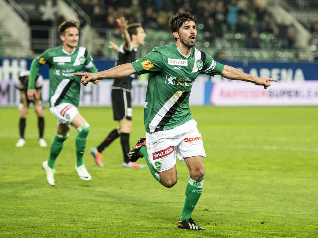 Matias Vitkieviez jubelt über seinen Fallrückzieher zum 1:0 für St. Gallen Matias Vitkieviez jubelt über seinen Fallrückzieher zum 1:0 für St. Gallen