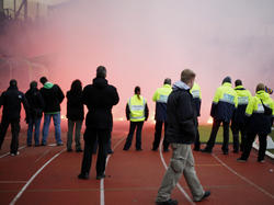 Bei der Partie zwischen Braunschweig und Wolfsburg kam es zu pyrotechnischen Zwischenfällen 