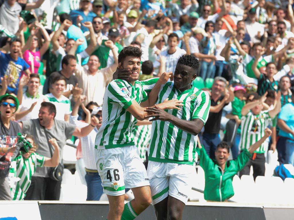 Dani Ceballos y Alfred N'Diaye celebran el primer tanto frente a Osasuna. (Foto: Imago)